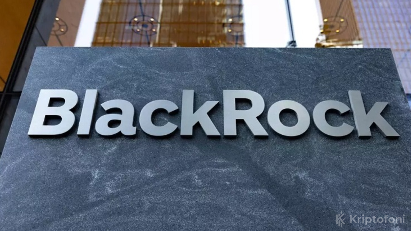 BlackRock'ın Bitcoin ETF'si, S&P 500 ETF'sini Gelirde Geride Bıraktı