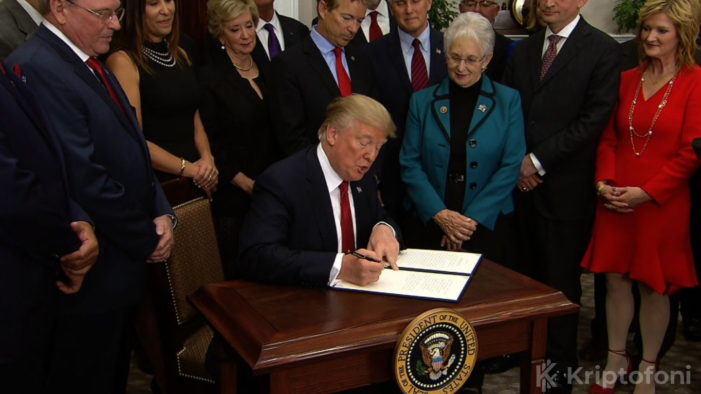 Tarihin En Büyük Para Musluğu Açılıyor: Trump’ın İmzasıyla Milyarlarca Dolar Bitcoin ve Altcoin’lere Akacak